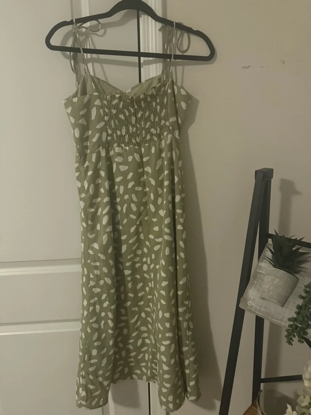 Women’s Lulus Light Olive Green Tie-Strap Midi Dress with White Print - Picture 2 of 2